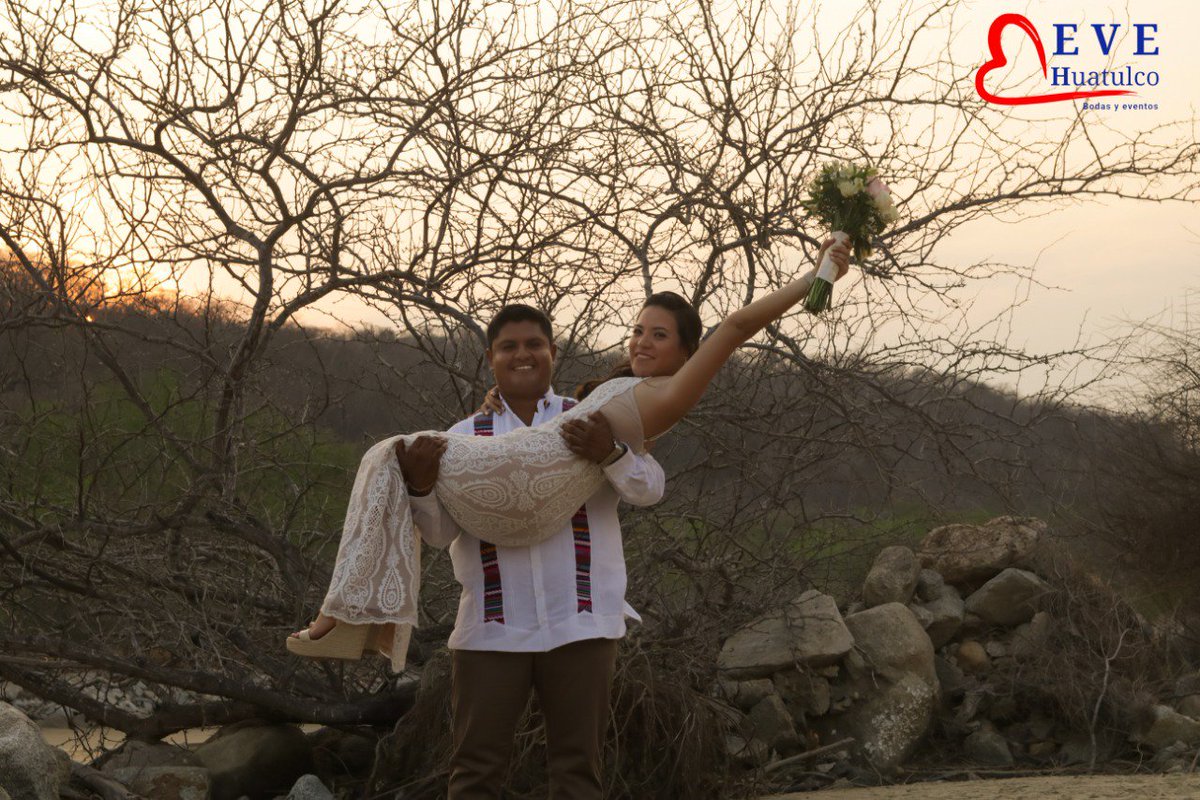 trende_events's tweet photo. El amor triunfando en Huatulco 
#bodas #eventos #evehuatulco https://t.co/heBdslKhQf