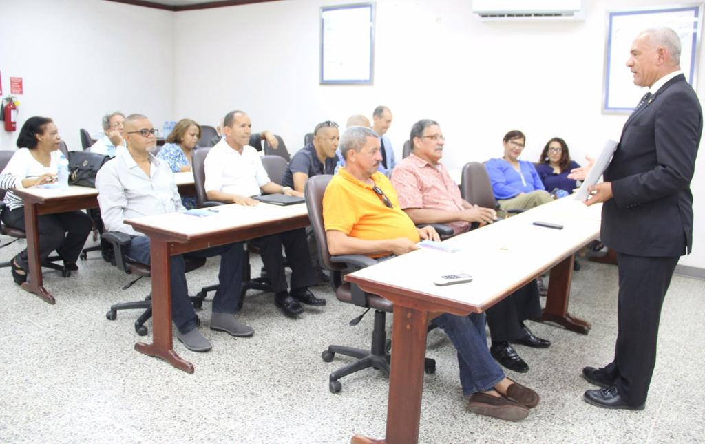 CDnotariosrd's tweet photo. Visita a la Filial de #Bonao del #Codenot, donde sostuvimos las jornadas de socialización de los reglamentos de la Ley 140-15, el de la Escuela Nacional del Notariado (#ECANOT) y el Especial para la distribución de los actos y trabajos notariales del Estado. https://t.co/OMe9eryHHf