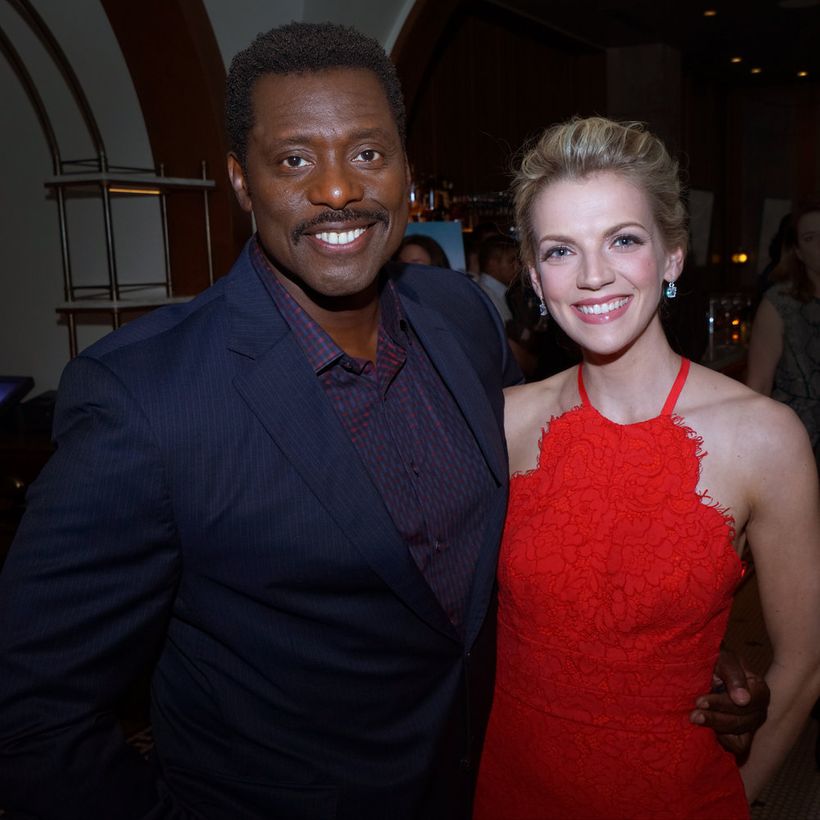Bouchareb05's tweet photo. "Hugging : The truest form of giving and receiving." (Carol ‘CC’ Miller) 📺🤗 #OneChicago #TwelveDays #SharonGoodwin #NatalieManning #EamonnWalker #WallaceBoden #SylvieBrett #JasonBeghe #HankVoight #HaileyUpton #HugYourBossDay https://t.co/R9UcrbUzdG