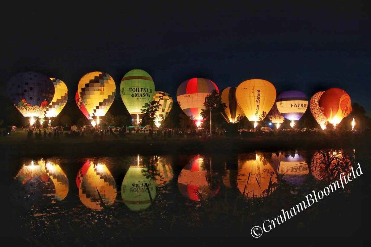 GJBloomfield's tweet photo. @HotAirEvents Tonight's amazing glow! #SkySafari https://t.co/nSfe35uc4a