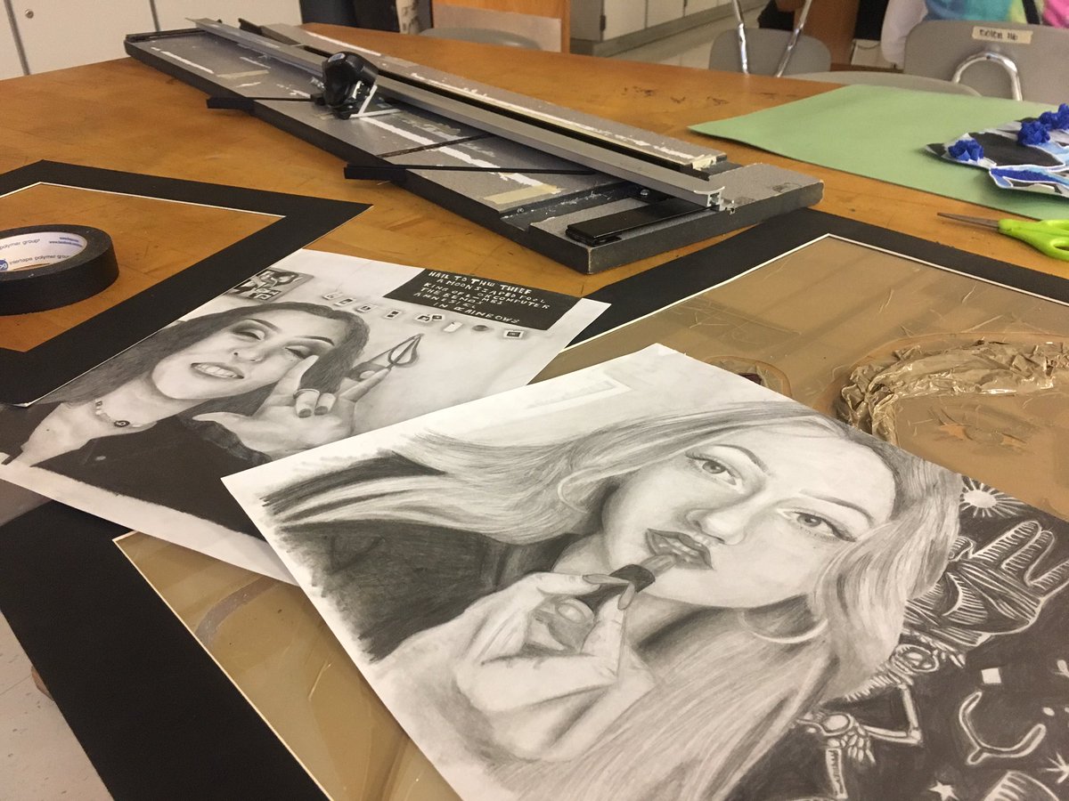HBolensArtClass's tweet photo. Sneak peek to some of the #LSHSART work that’s getting prepared for this weekend’s annual Lac Saint Claire Art Show at SCS Veteran’s memorial park. Sat & Sun 10-5 #ATeachersImpact #myLSPS https://t.co/TJTGqdlxMW