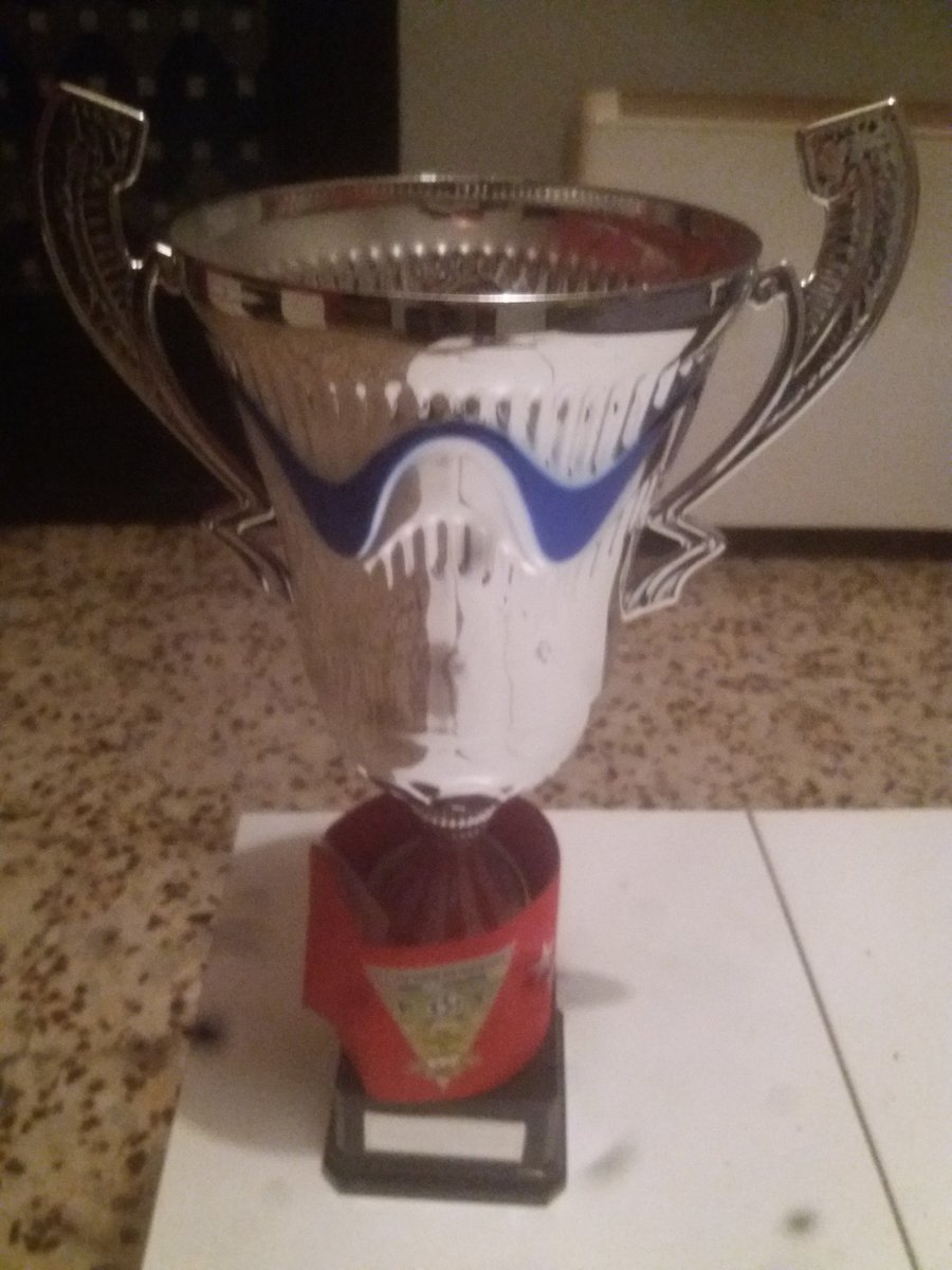 <a href="/cifs1997sfh/">Club Independiente F.S.</a> gracias por volver a hacerme sentir portero. Ese brazalete vale mas que la copa. No estare en la pista nunca mas, pero no conseguireis echarme de la familia