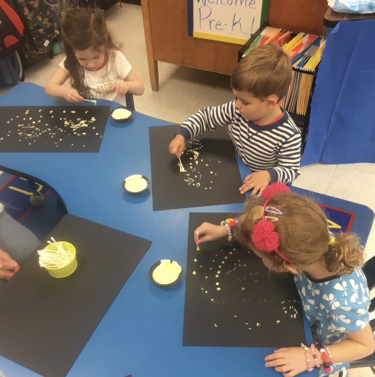 slevin_prek's tweet photo. Fun Friday calls for a fun craft! Ask us what shape the moon will be on Saturday night. Make sure to check it out! π #shapeoftheweek #FHLeads https://t.co/xnkXJQvRJl