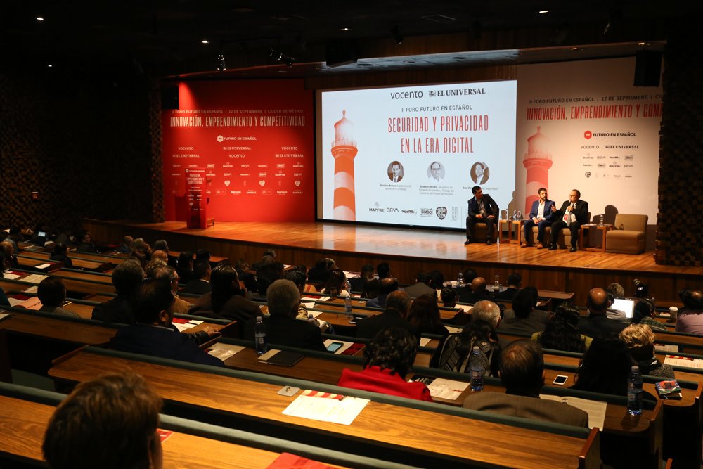SETYYucatan's tweet photo. Con su participación en el panel “Seguridad y privacidad en la era digital”, el titular de la Sefoet, @ErnestoHerreraN, expuso los componentes de seguridad e innovación que han jugado un papel fundamental en el desarrollo económico de #Yucatán... https://t.co/mLPRA9olwU