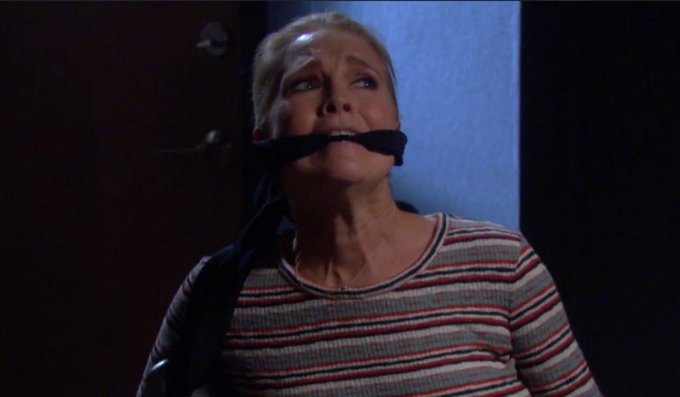 EEX6WSoXoAIT4yQ?format=jpg&name=small