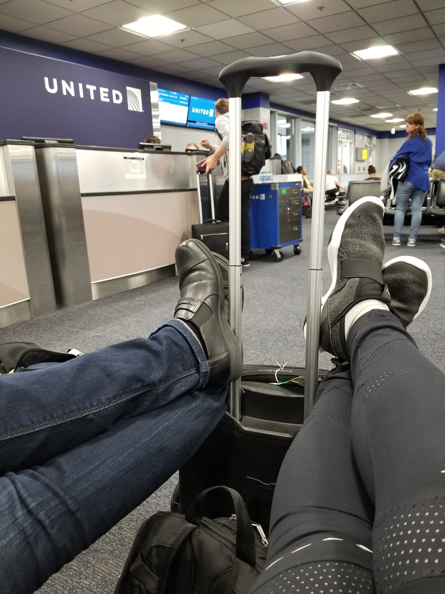 physenvy's tweet photo. Get yourself an advisor who shares thier luggage as a foot rest. #AcademicTwitter #advisorgoals #packedairport https://t.co/RTeZEcnMzB