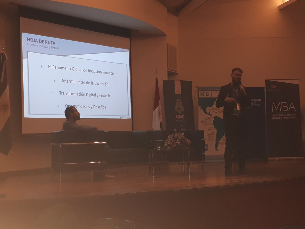 profejulianr's tweet photo. Conferencia de Cierre del @IFC2019Arg con @IECarballo exponiendo las asimetrias de la información y su impacto en los costos de transacción
#IFC2019 https://t.co/chPi2uDRGm