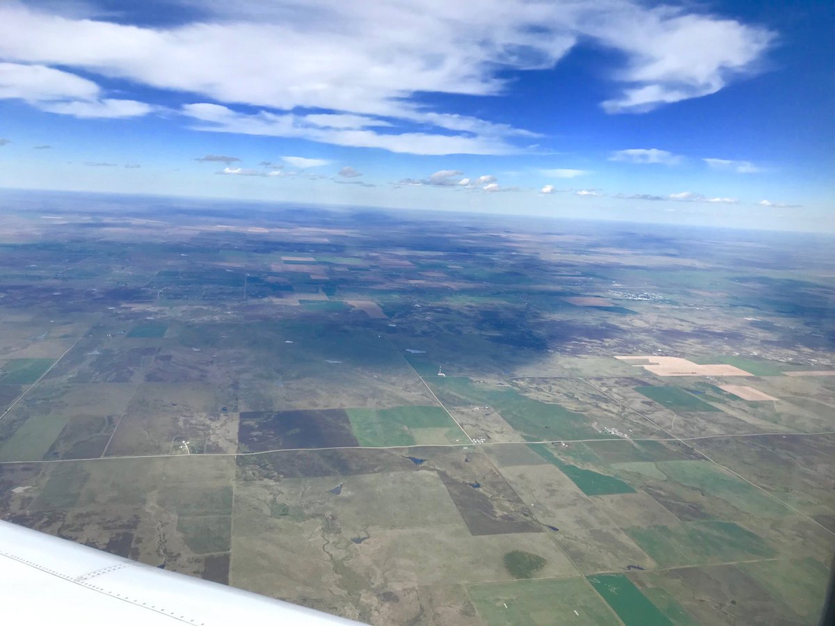 ShaunMurphyBand's tweet photo. Cool skies, flying into Fargo, ND today!
#Glorious #musicinthesky #freshair #beautifulfallweather https://t.co/JmEuqG2MEZ