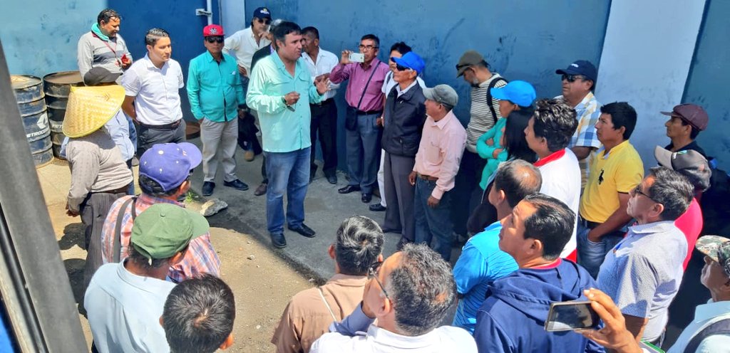EmpresaaguaEc's tweet photo. Gerente de Proyectos David Ortiz junto a representantes de @Agua_Guayas y de las Juntas de Riego y Drenaje, beneficiarios del proyecto #Javita, recorrieron el proyecto #PHASE. Para conocer el proceso de trasvase de agua desde el río Daule hasta la provincia de #SantaElena. https://t.co/mX6hUkZWZc
