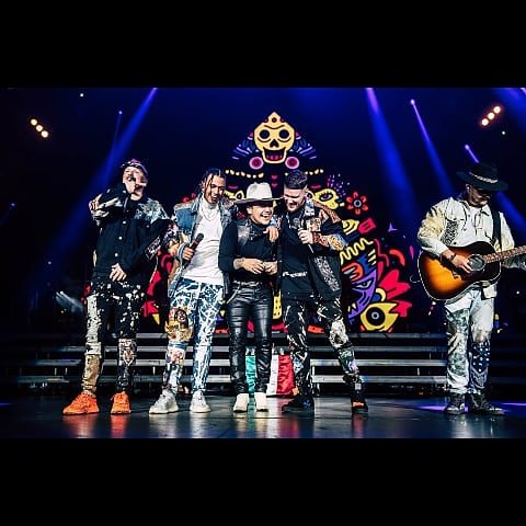 CNodalPR's tweet photo. Nuestro hermoso vaquerito,@elnodal en la noche de ayer con @piso21music 🐍🖤🔥

#ChristianNodalMundial #ChristianNodal #Nodalistas #RegionalMexicano #JGMusic #Piso21 #PaOlvidarmeDeElla https://t.co/ZUTgip5EZl