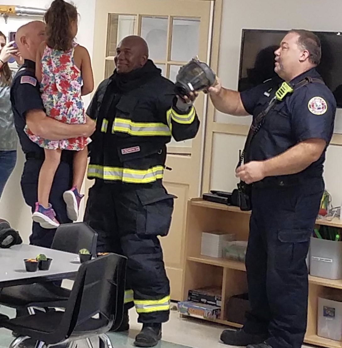 Local3985's tweet image. Our members of Engine 142 and Ambulance 152 were extremely honored to help with a “Soldier Homecoming Surprise” this afternoon where Anthony McClain, who just returned home from serving in Iraq, surprised his daughter at her daycare. @IAFFNewsDesk @AFFI1935 @Star1055