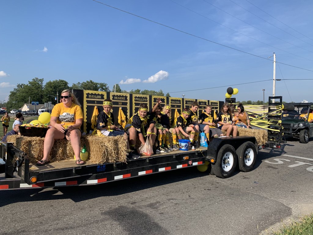 MilanSchoolCorp's tweet photo. Big crowds and lots of fun at the Homecoming Parade! #weRmilan https://t.co/COG2pXkmdD