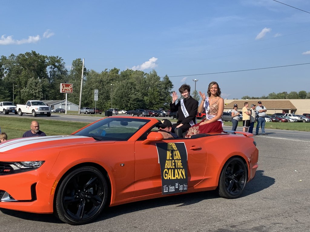 MilanSchoolCorp's tweet photo. Big crowds and lots of fun at the Homecoming Parade! #weRmilan https://t.co/COG2pXkmdD
