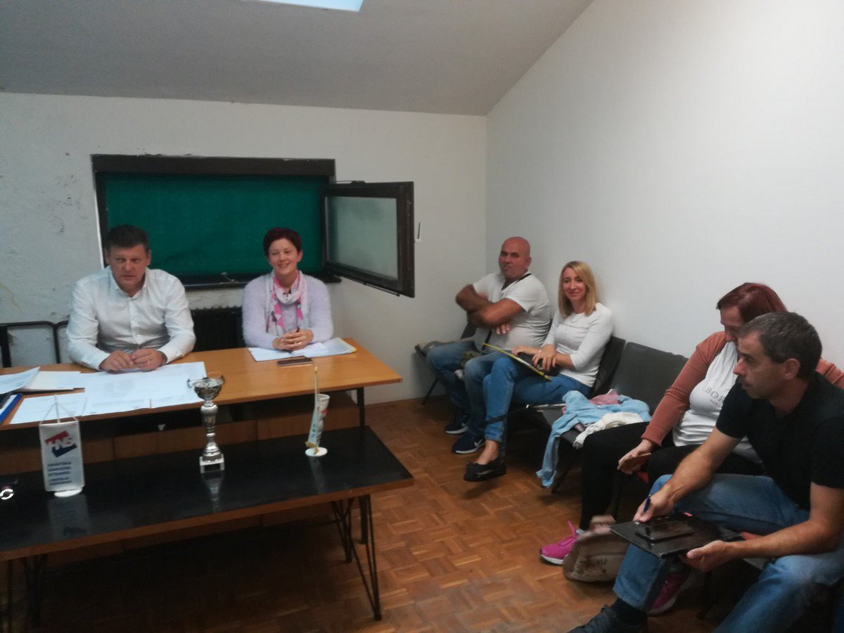 hnsdugaresa's tweet photo. Gradska organizacija HNS-a Duge Rese održala je 16. sjednicu Predsjedništva na kojoj je bilo vrlo radno i konstruktivno. Između ostalog razgovaralo se o daljnjim aktivnostima i novim članovaima kojih svakim danom ima sve vise.
#hns #radno #sjednica #dugaresa #samonaprijed 👏🤝💪 https://t.co/5B1GcK4CCw