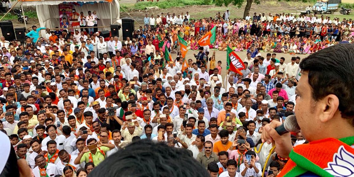 Dev_Fadnavis's tweet photo. स्वागत राहुरीचे #महाजनादेशयात्रा !
#MahaJanadeshYatra at Rahuri ! 
#MahaJanadesh https://t.co/xS0BduH1M6