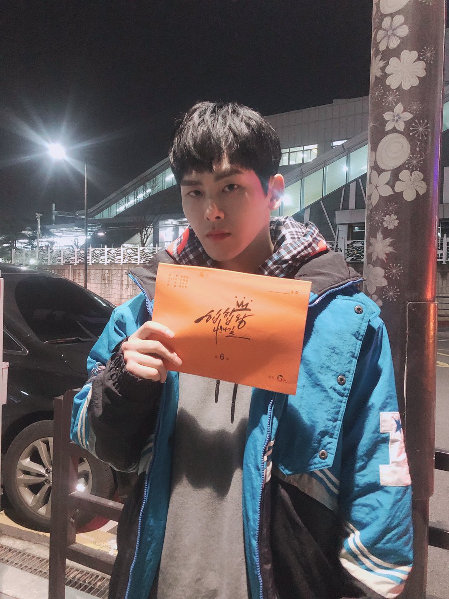 HoWon_official's tweet photo. 영백이의 스웨그는 영원하리🤟🏻💜 
늘 우리에게 행복만 주던 영백이와 함께여서 행복했던 날들...🎶 

(본방송 관련, 혼란을 드려 죄송합니다😭🙏🏻) 

#이호원 #LEEHOWON #호야 #HOYA https://t.co/g91w62vNSM
