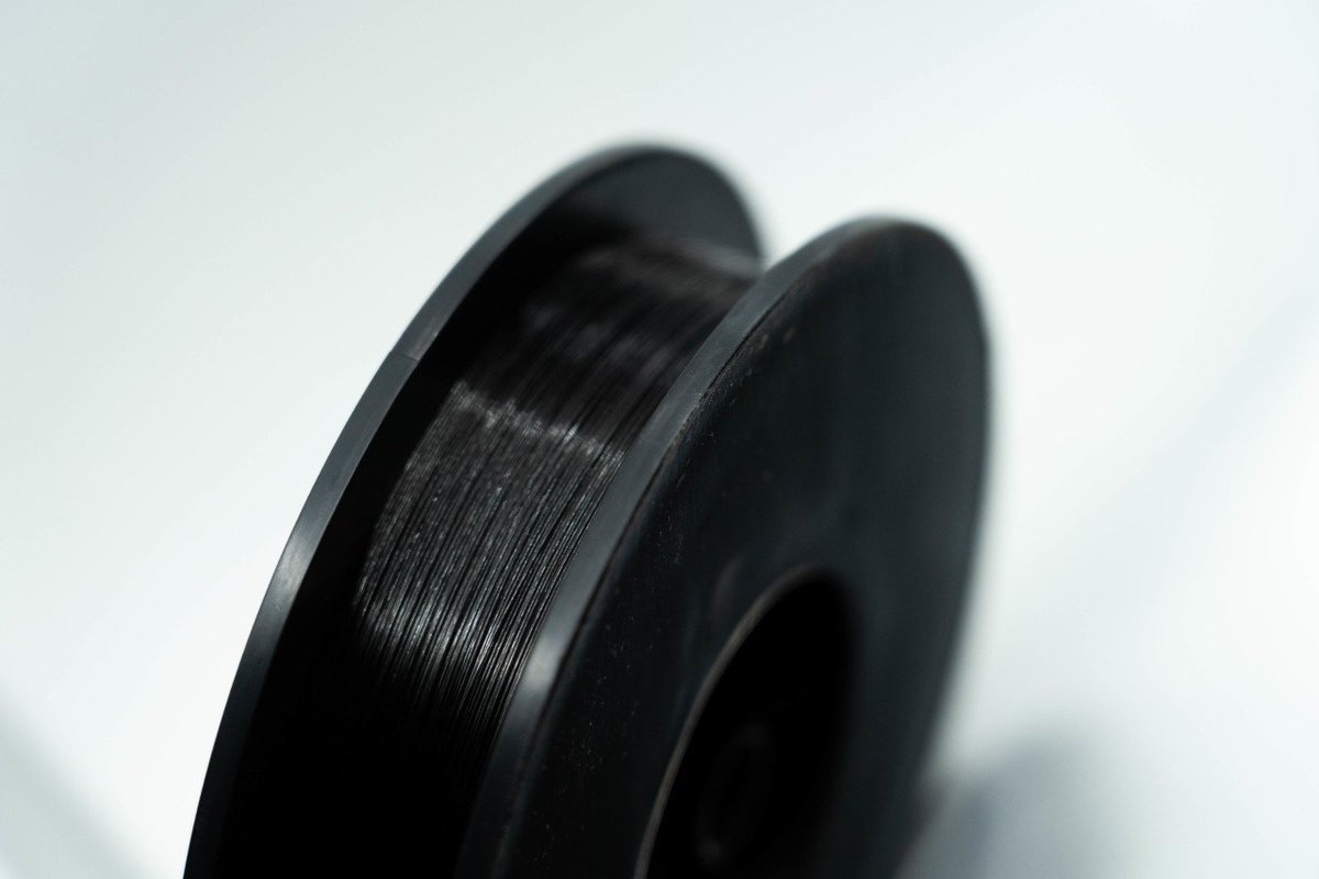 Markforged's tweet photo. On-Demand Webinar: What are #3DPrinted Composites?
https://t.co/G2lnvweZTy

We explain how continuous fiber reinforcement works and compares the properties of different fibers. https://t.co/OdWnD9Y6vc