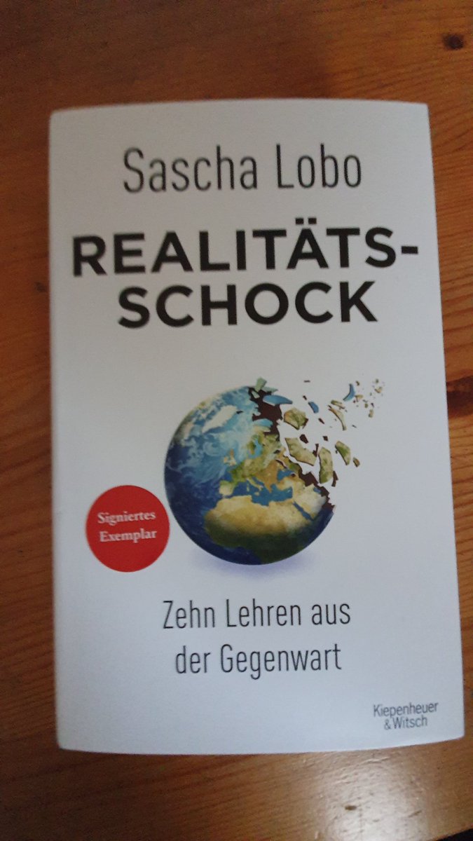 capheladen's tweet photo. Meine #Wochenendlektüre von @saschalobo ist angekommen, na gut, von Amazon. Irgendwer hat da unleserlich etwas reingeschmiert. Ist das Kunst? #booksignature #realitätsschock https://t.co/bgpVmLmBni