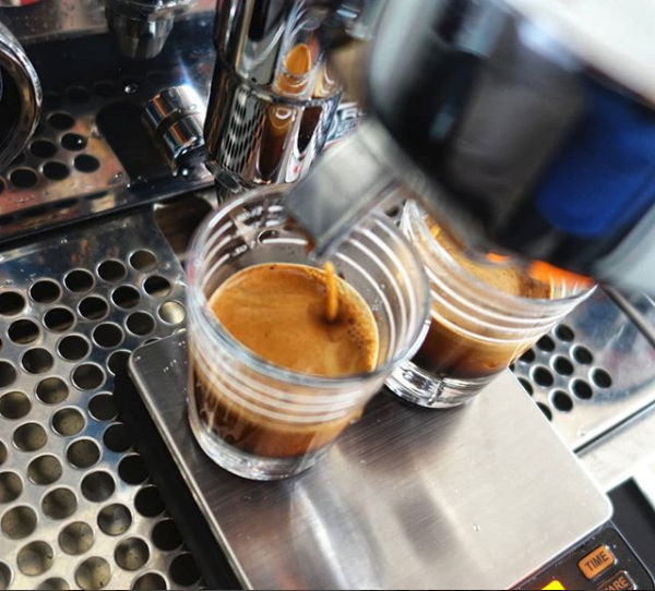 espressotec's tweet photo. Learn to make delicious, crema-rich espresso at home!
Hone your grind, dose & tamp in Espresso 101.
2.5 hours' hands-on instruction | no experience needed.
Sign up here: https://t.co/GmDaa85bdt
#homebarista #coffee #learncoffee https://t.co/MBM3kA1CFJ