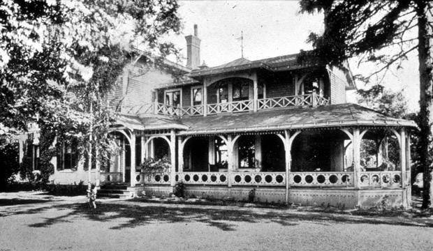 VintageLKWD's tweet photo. The Whippoorwill estate stood at the corner of Detroit &amp; Bunts where GetGo now stands. The house was originally built of stone in 1839, but it had frequent remodeling &amp; additions to it over the years. Dr. Jared Kirtland lived there from 1842 until his death in 1877. https://t.co/hUFFF01ntP