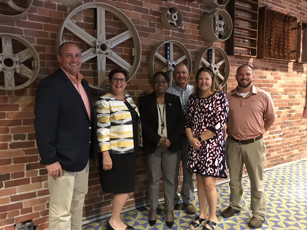 SDayPrincipal's tweet photo. PIE Kickoff with our AMAzing Partners @LibertyUtil_GA  @Arnold_Magnet @MCSDSchools https://t.co/2tfYKIVz9h