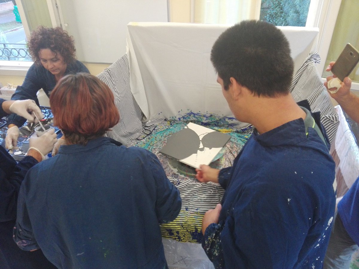 GulliverModena's tweet photo. Siamo in tanti a festeggiare il Decennale! Grazie alla #coordinatrice e agli #operatori del #centroiride, al Presidente di @GulliverModena @massimo_ascari per il suo contributo e all' #assessorapolitichesociali #robertapinelli del Comune @cittadimodena per essere intervenuta https://t.co/OOCdvUvGcE