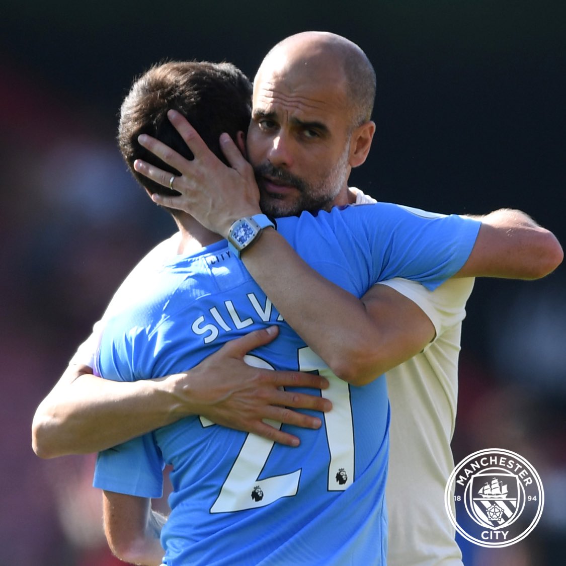 ManCity's tweet photo. How could we not? 🤷‍♀️ #NationalHugYourBossDay 

🔵 #ManCity https://t.co/msfeTMsyDv