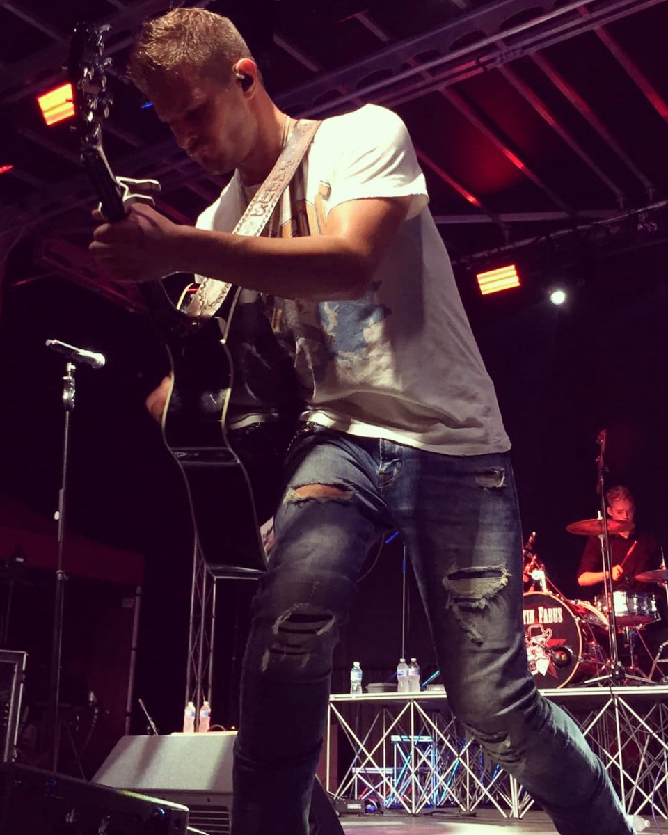 TheJustinFabus's tweet photo. Last night in Wheeling, WV! 📷 by @MaeAdoresJFabus. #BackFromHellTour #TeamFabus https://t.co/cj7es0AMMS