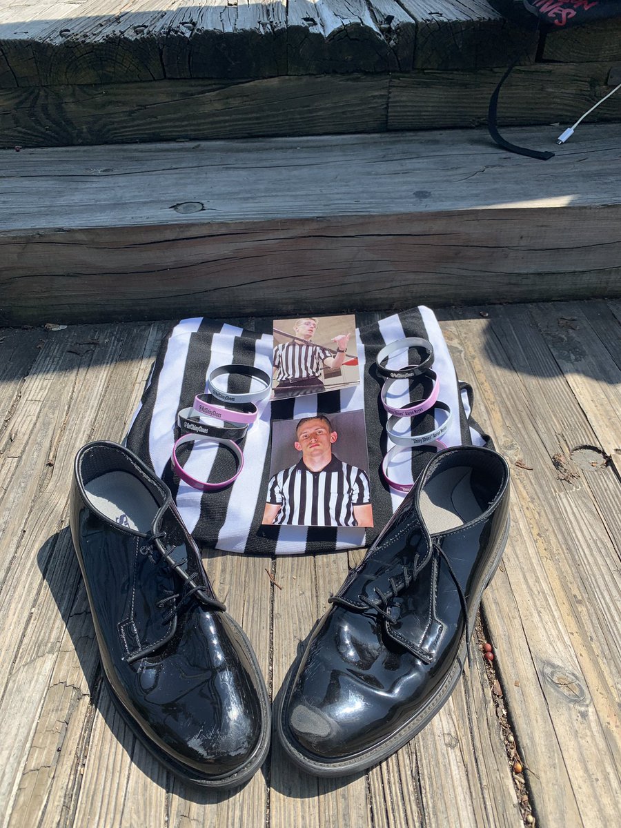 RefShinyShoes's tweet image. Chattanooga may be closed but closed but the new shiny shoes store is open #GettingDesperate #Unemployed #HaveStripesWillRef #ShinyShoes