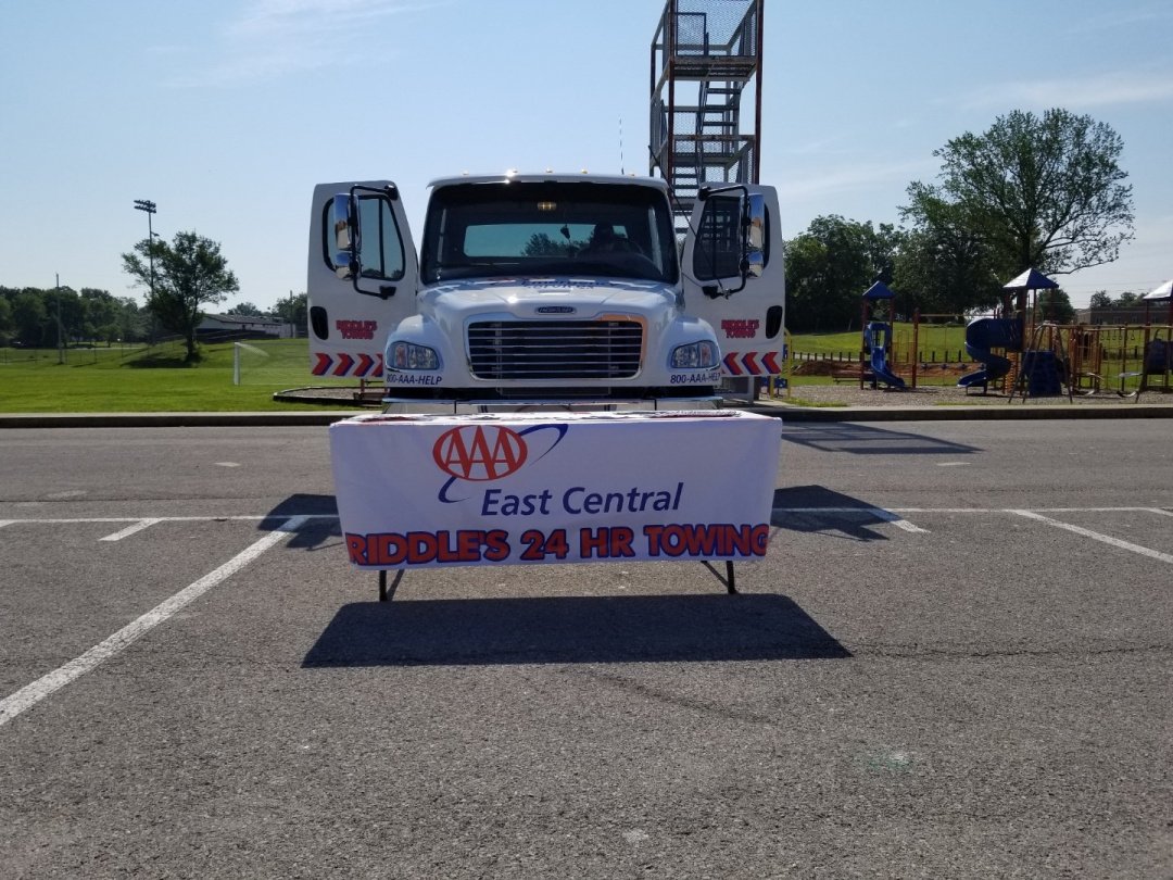 Riddle24hrTow's tweet photo. Riddle's 24 Hour Towing and Lockout LLC is a primary AAA service provider in Trigg, Christian, and Todd County Ky. Become a AAA plus member, and you will receive four 100 mile tows, jump starts, lockouts, fuel delivery's, winch outs,... https://t.co/wvehQYKJ9b