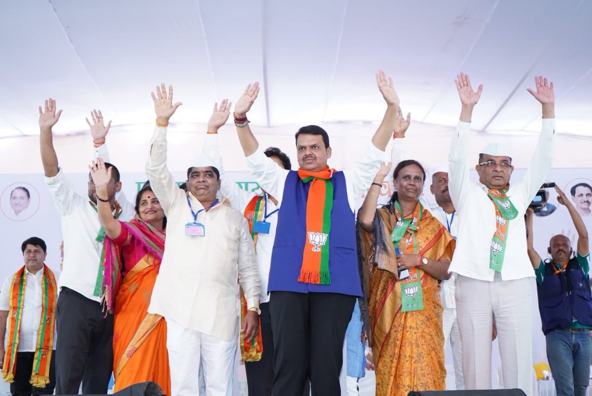 #महाजनादेशयात्रा ही संवाद साधण्यासाठी, आशीर्वाद घेण्यासाठी, ५ वर्षांपूर्वी काय आश्वासन दिले होते आणि त्यातून काय पूर्तता झाली, हे सांगण्यासाठी. आपला महाराष्ट्र कसा प्रत्येक क्षेत्रात प्रगती करतो आहे, याचा आढावा सादर करण्यासाठी!
राहुरी येथील जाहीर सभा!
#MahaJanadeshYatra