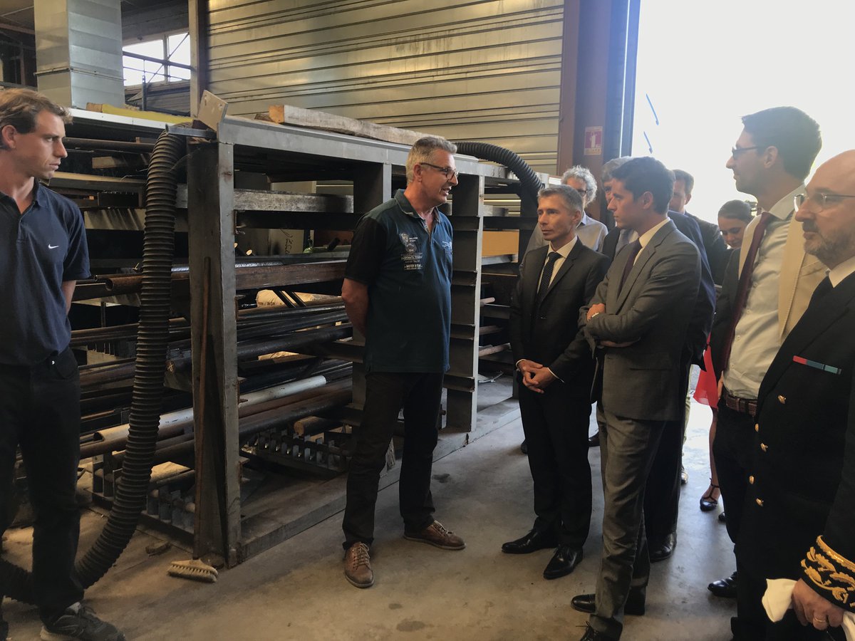 Afpa_Formation's tweet photo. 💬 " Avec le #SNU augmenté pour les jeunes en décrochage, l’Afpa nous propose bien plus que des murs à Châteauroux ! " @GabrielAttal en visite dans notre centre de @Chateauroux36 qui pourrait bientôt accueillir des jeunes en service national universel. https://t.co/JT6kqVWjmb