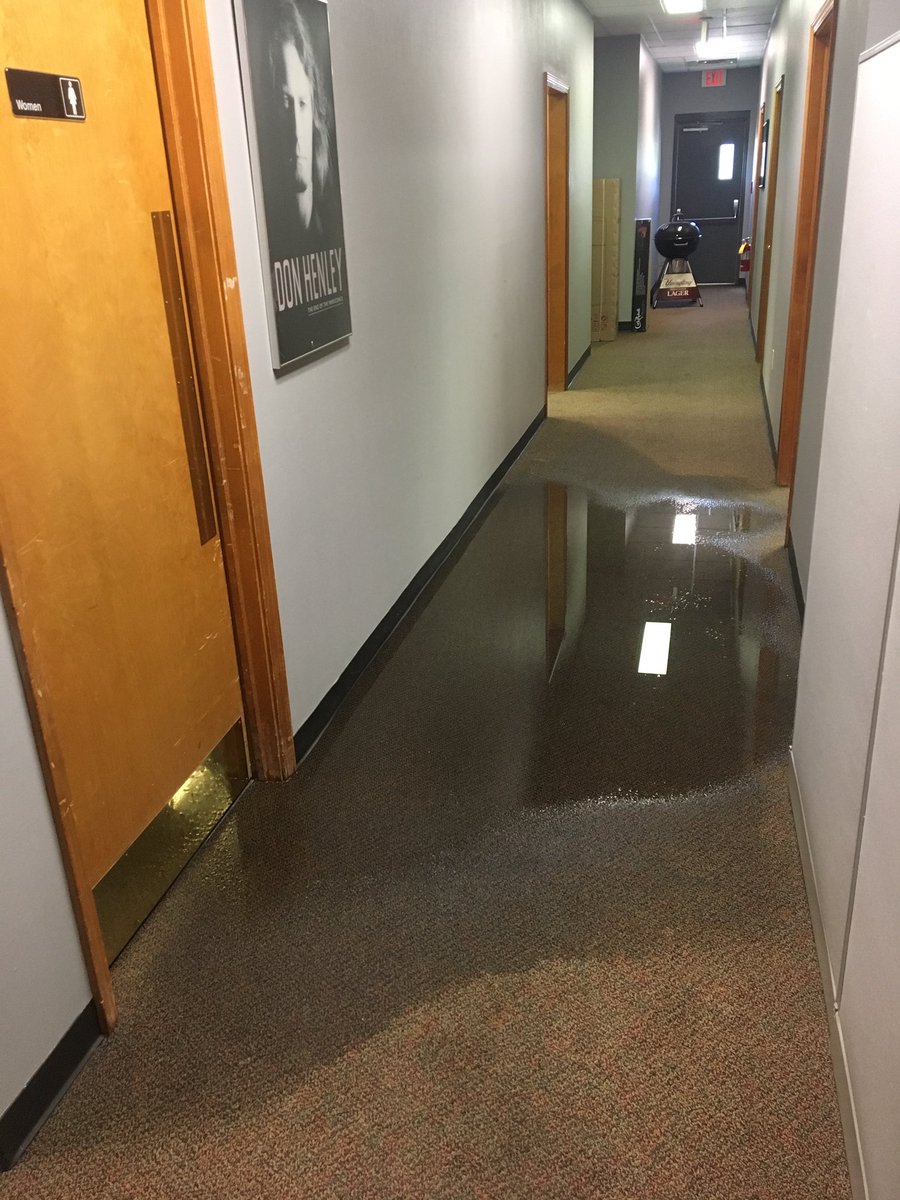 fulltecinc's tweet image. Clark, the shitter is full!