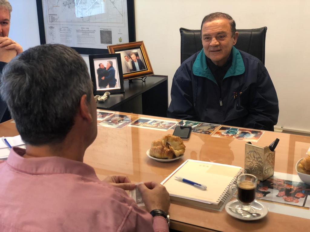 felolabaque's tweet photo. 🤝Reunirnos para lograr acuerdos, 🤝reunirnos para trabajar de manera coordinada en la actividad propia de la institución legislativa de la ciudad. 
👉Ese fue el objetivo de una nueva reunión con @PasseriniOk en nuestra sede del @cdeliberantecba. https://t.co/woE7xHoYDN
