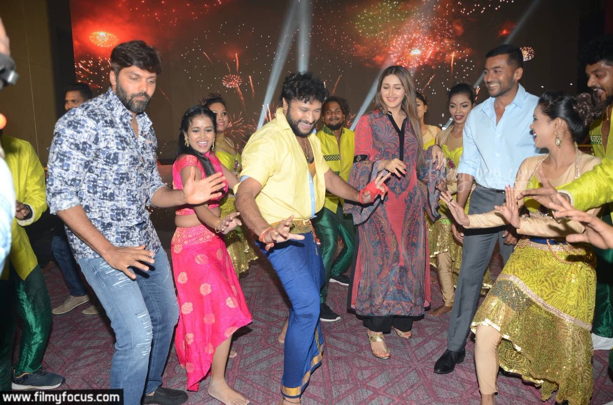 FilmyFocus's tweet photo. Pics from #BandobastPreRelease Event.!
#7DaysToGoForBandobast #BandobastFromSep20
@Suriya_offl @anavenkat @arya_offl @sayyeshaa @bomanirani @Jharrisjayaraj @editoranthony @beyondmediapres @Mohanlal https://t.co/qBVN5sXY7b