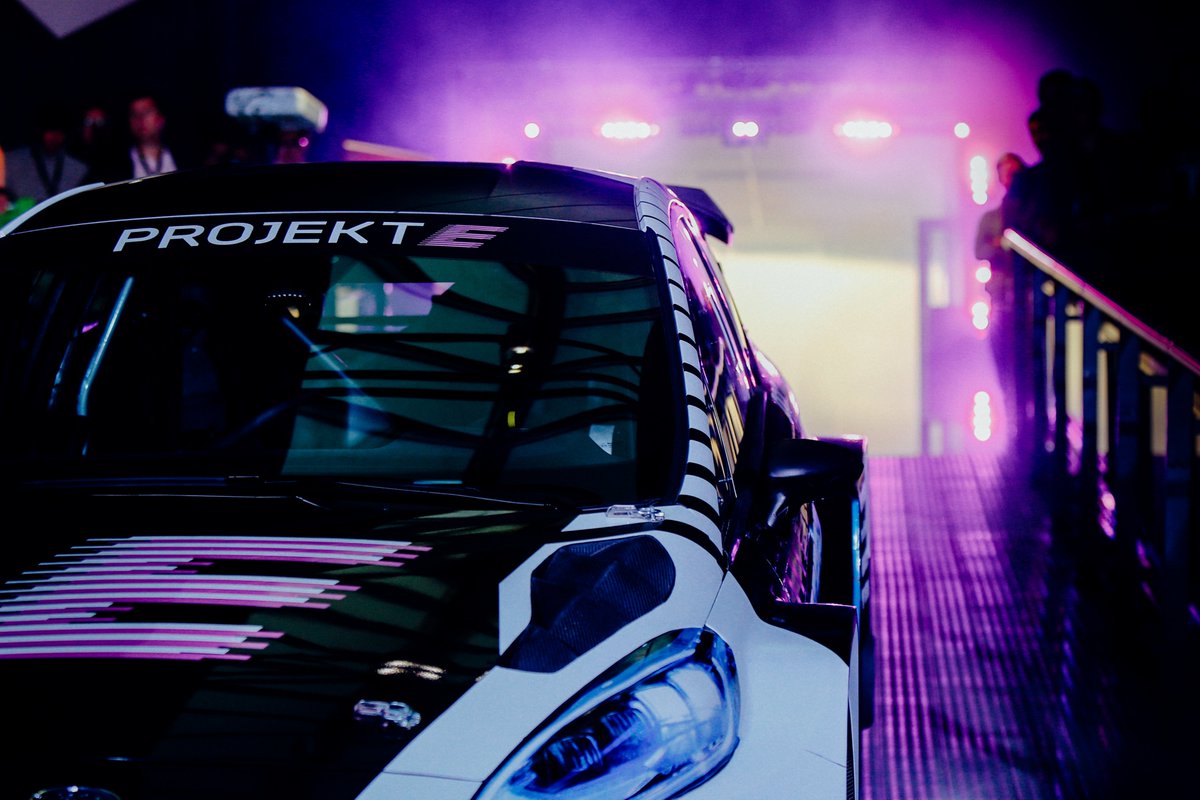 projekteseries's tweet photo. #ProjektE will produce up to 450kW (613bhp) combined power, 1100Nm of instantaneous torque and produce a top speed of 240km/h. 

The power unit is capable of 0-90% torque in about 0.032s. The motors rotate at up to 14,000rpm. Projekt E will add a whole new dimension to RX. https://t.co/nsprb66QUN