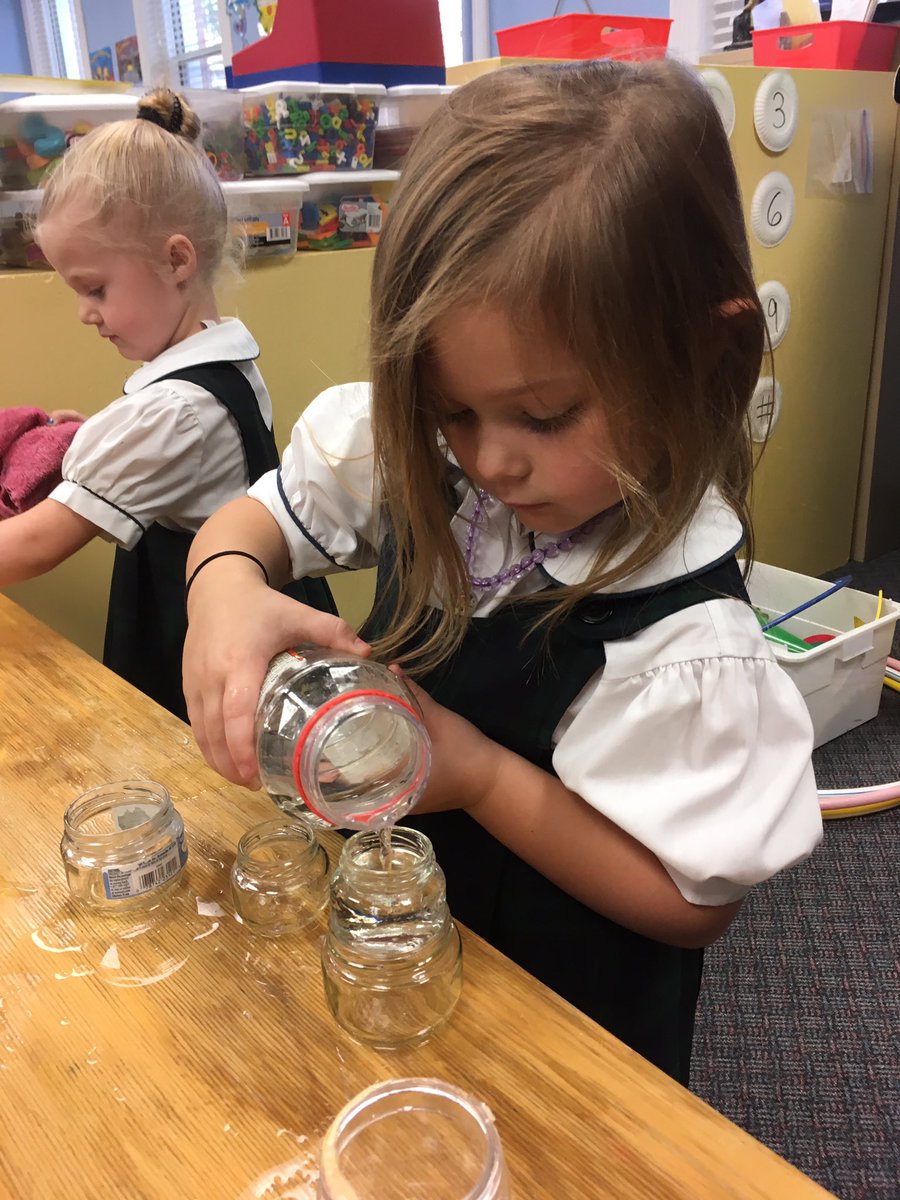 AcademyPreK's tweet photo. For ocean week, we learned all about sea life and water.  Today we learned that water can change shape and that it will take on the shape of the container in which it is poured. Being a scientust(and playing with water) is fun! @ash1818 https://t.co/FoEv5wCZyJ