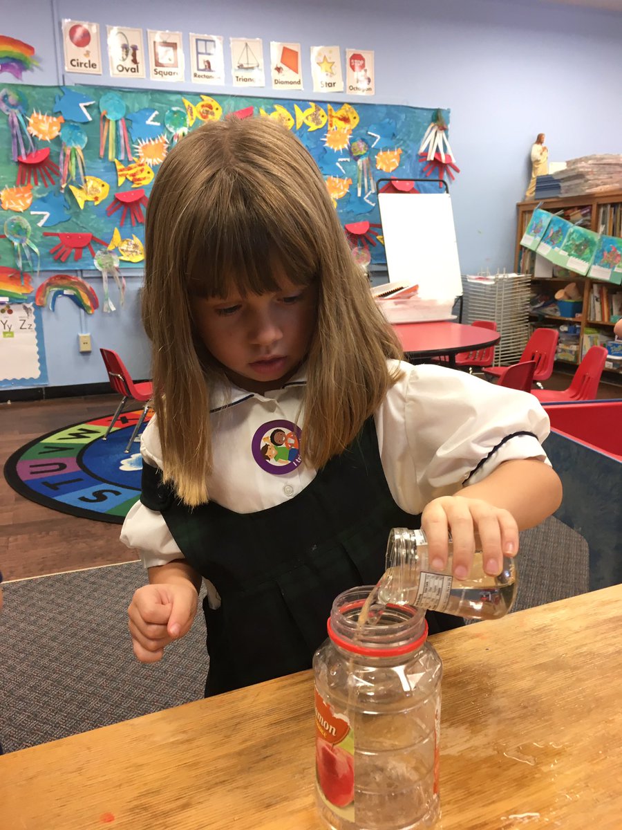 AcademyPreK's tweet photo. For ocean week, we learned all about sea life and water.  Today we learned that water can change shape and that it will take on the shape of the container in which it is poured. Being a scientust(and playing with water) is fun! @ash1818 https://t.co/FoEv5wCZyJ