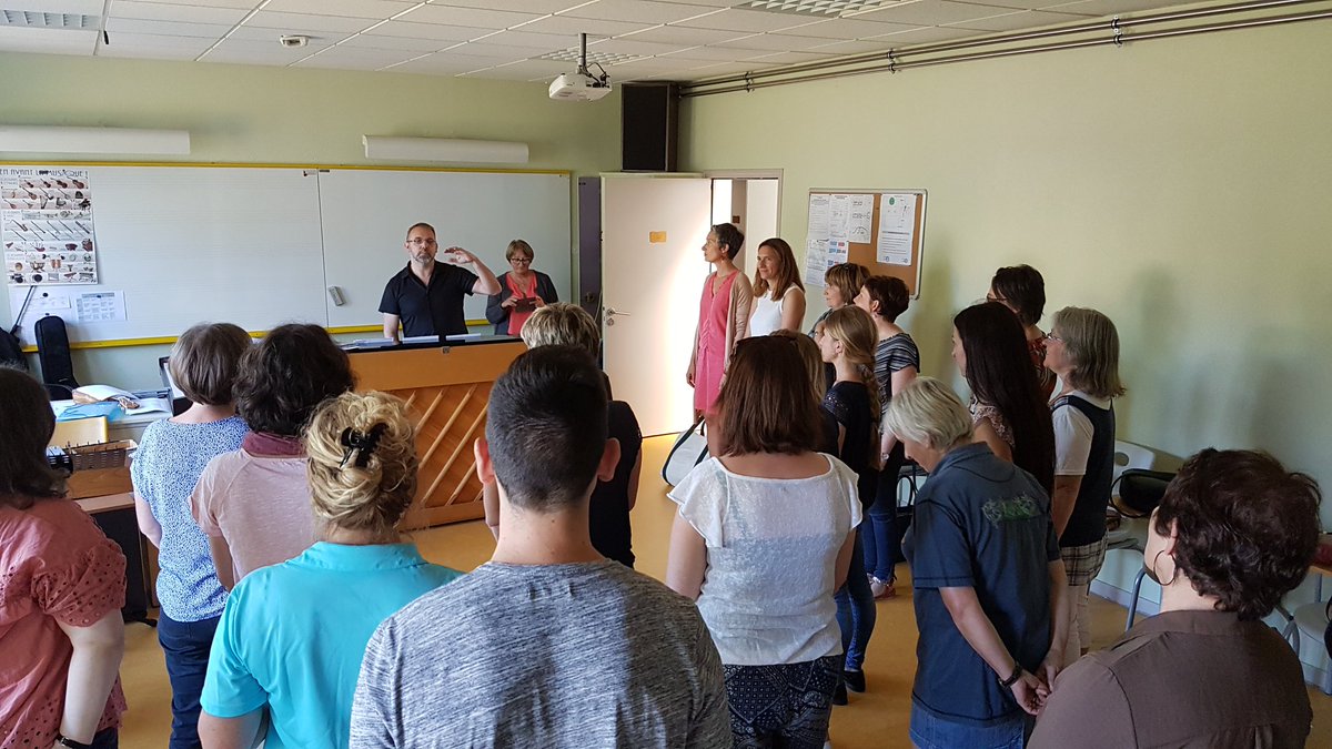 FleurAline2's tweet photo. #REP #CoordoRep #RentreeEnMusique des enseignants des écoles et collèges de Saint-loup.
Créer du lien entre 1er et sd degré et passer un bon moment avant le week end...🤗🤗
Rdv programmé tous les vendredis midi au collège🎶🎶 https://t.co/TMAc36O1mF