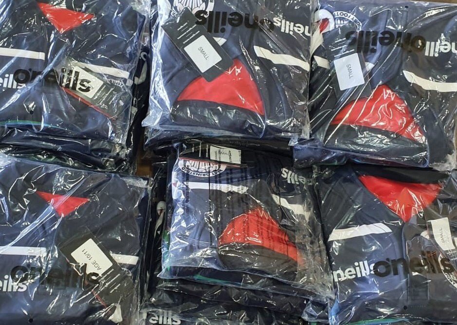 JCBrown1990's tweet photo. That’s 195 reversible @ONeills1918 rugby shirts delivered to @RugbyEGRFC 👍🏻 All ready for the weekend 🏉
Could your club benefit from a similar kit partnership? Get in touch to find out more 📞
#oneills #bespoke #rugby #kitsupplier #kitmanufacturer #sportswear #kitpartnership https://t.co/DGhl9xoGzs