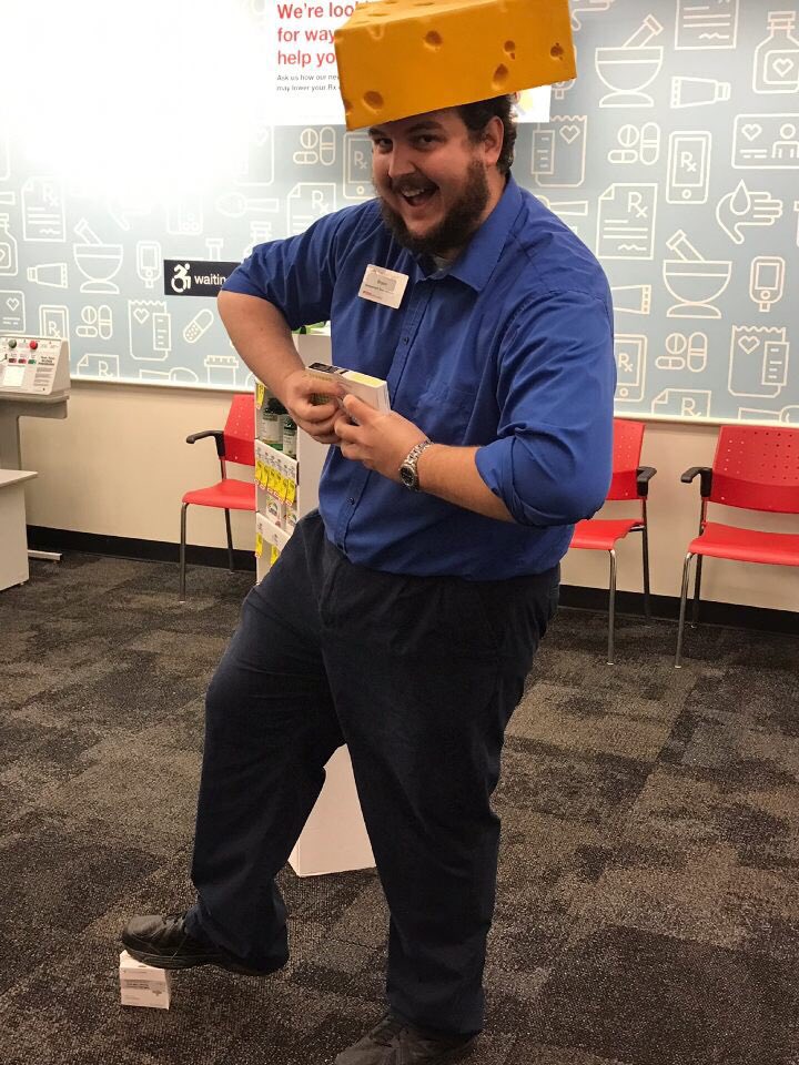 Holmes_Matthew1's tweet photo. Helping people stomp the flu with flu shots is not so cheesy😁
#stompthebox @jennvucson_cvs @JohnCerniIII https://t.co/0SXFcid88r