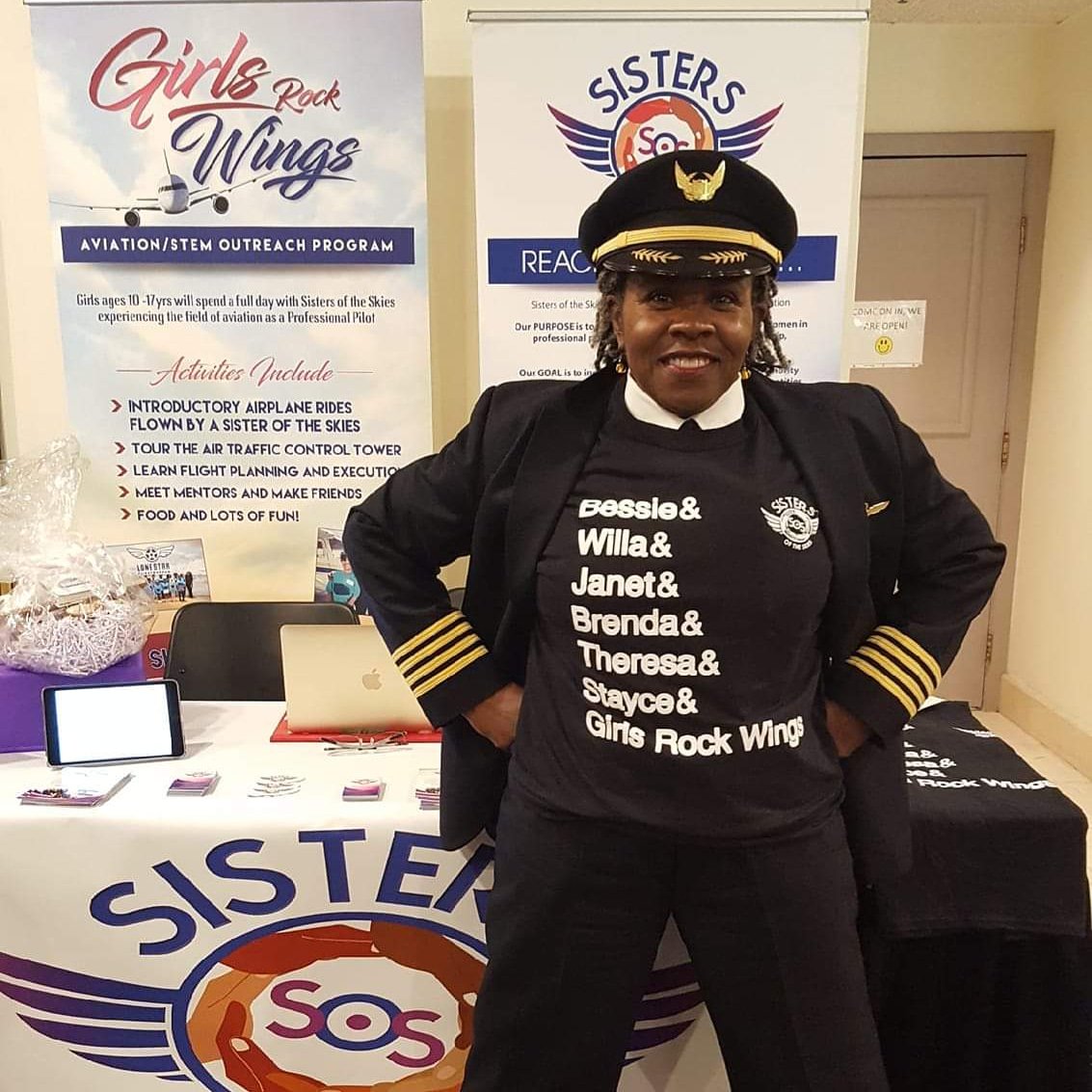 magazine_right's tweet photo. Happy Flyday!
#SistersoftheSkies
#GirlsRockWings
#FlyRightMagazine https://t.co/r5BwcSDLYL