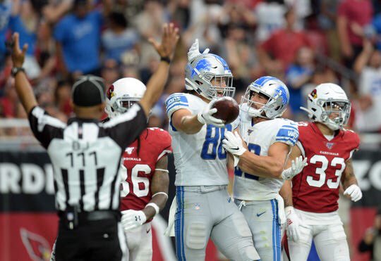 the_LB_Show's tweet photo. This weeks #UnitOfTheWeek goes to Detroit Lions TE TJ Hockenson! The Hock gobbled up 6 catches for 131 yards and a touchdown. That 131 yards is the most by a tight end in a debut in NFL history! Congrats TJ! We’ll get your trophy sent to you soon! https://t.co/uMJiJV2MK2