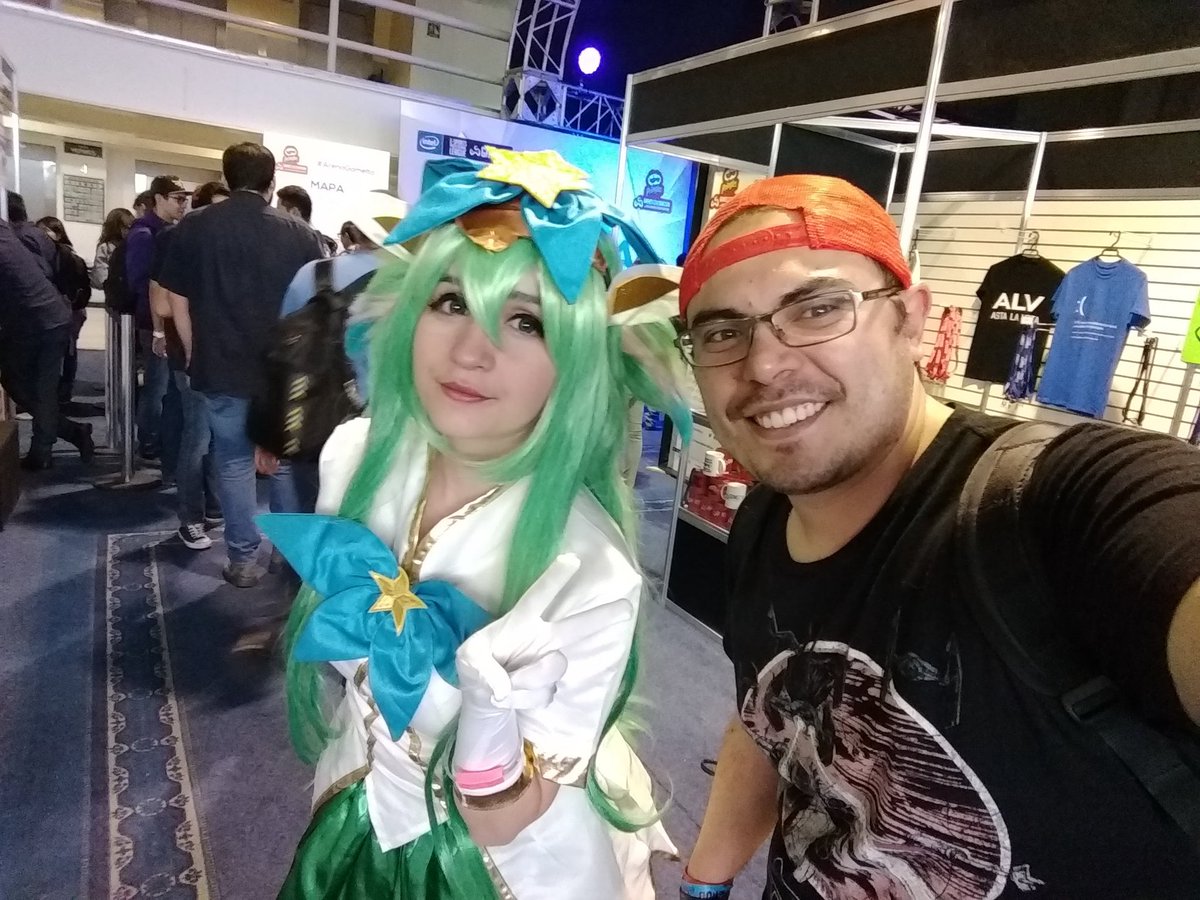 Blemysh's tweet photo. @RichFokalot @GamesCeleb Algunas pics con @sanchanclau @Mishi_Chwan y la niña bolsita https://t.co/Z9Bol4iYtp
