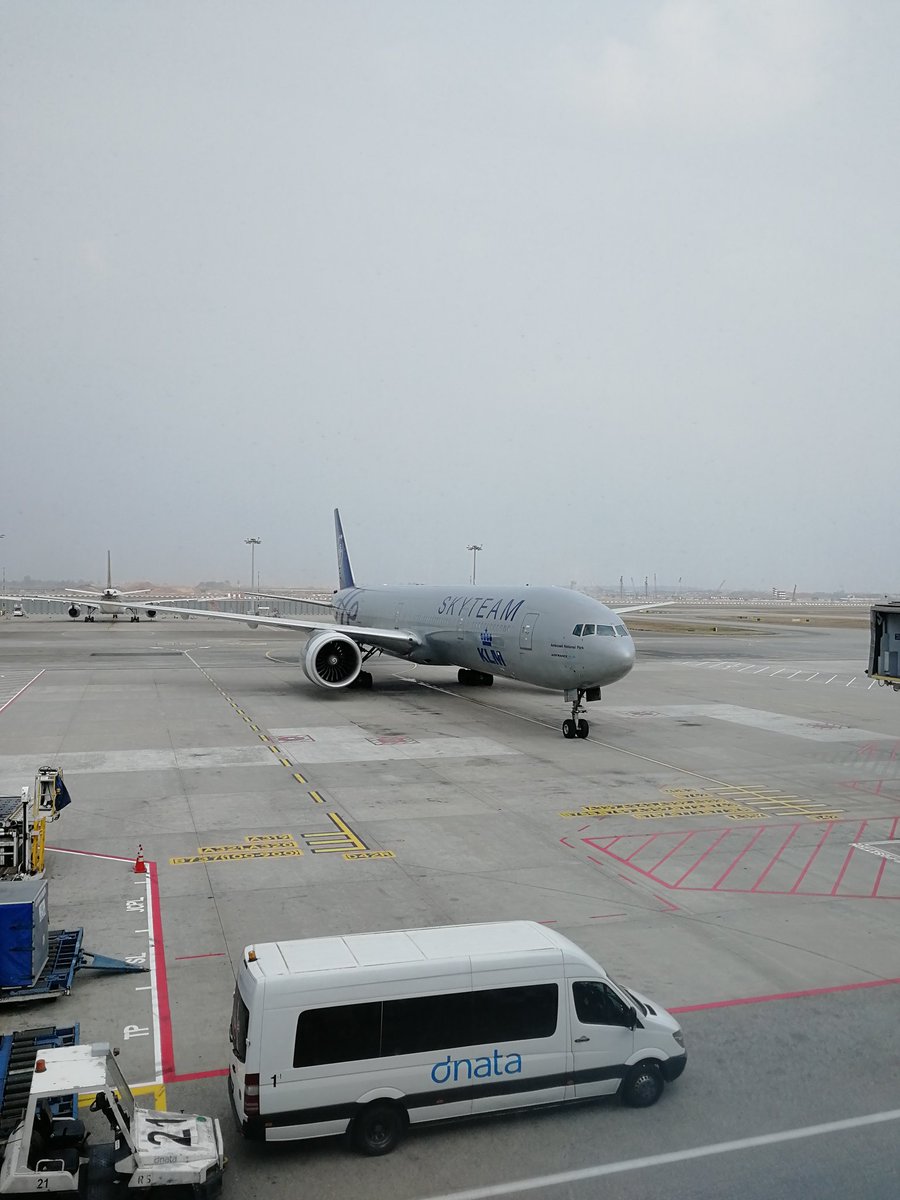 ipropain's tweet image. What a day!! Lovely hop from Changi Airport (SIN), Singapore over to Denpasar (DPS), Bali. Felt right at home with @KLM and their B773 - #skyteam livery.