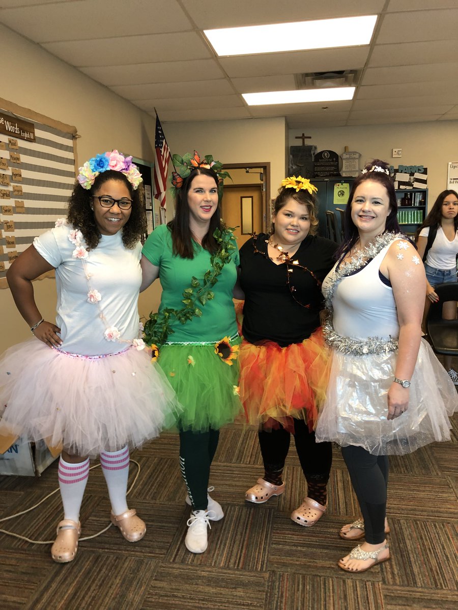 Chadwick1530's tweet photo. Today's Spirit Day was Twin day so I got together with my English peeps and we decided to represent the 4 seasons!  Can you guess which season I am? 💐☀️🍂❄️ #TheYoungkerWay #YHScommUNITY #EnglishTeacher #SchoolSpiritToTheExtreme https://t.co/K6raCXqYgf