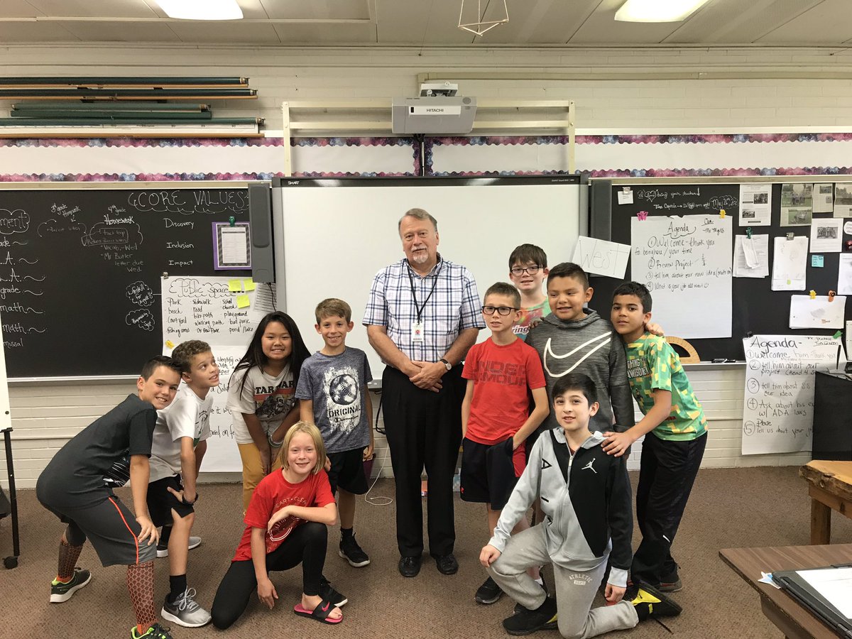 Marsh_CSS's tweet image. So much learning happening!  Thank you Mr. Myers for helping us today!  #concordpride #southsiderocks #dreamteam #fll