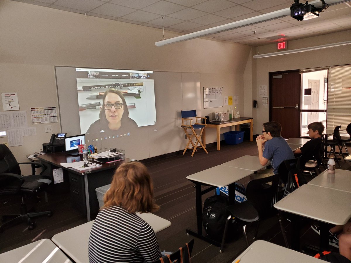 Wilson CCR exploring if the STEM Academy is for them with Zoom and creating a prototype of a new paperclip. #STEMisfun #STEMRocks @NisdCTE @NISD_CCReady