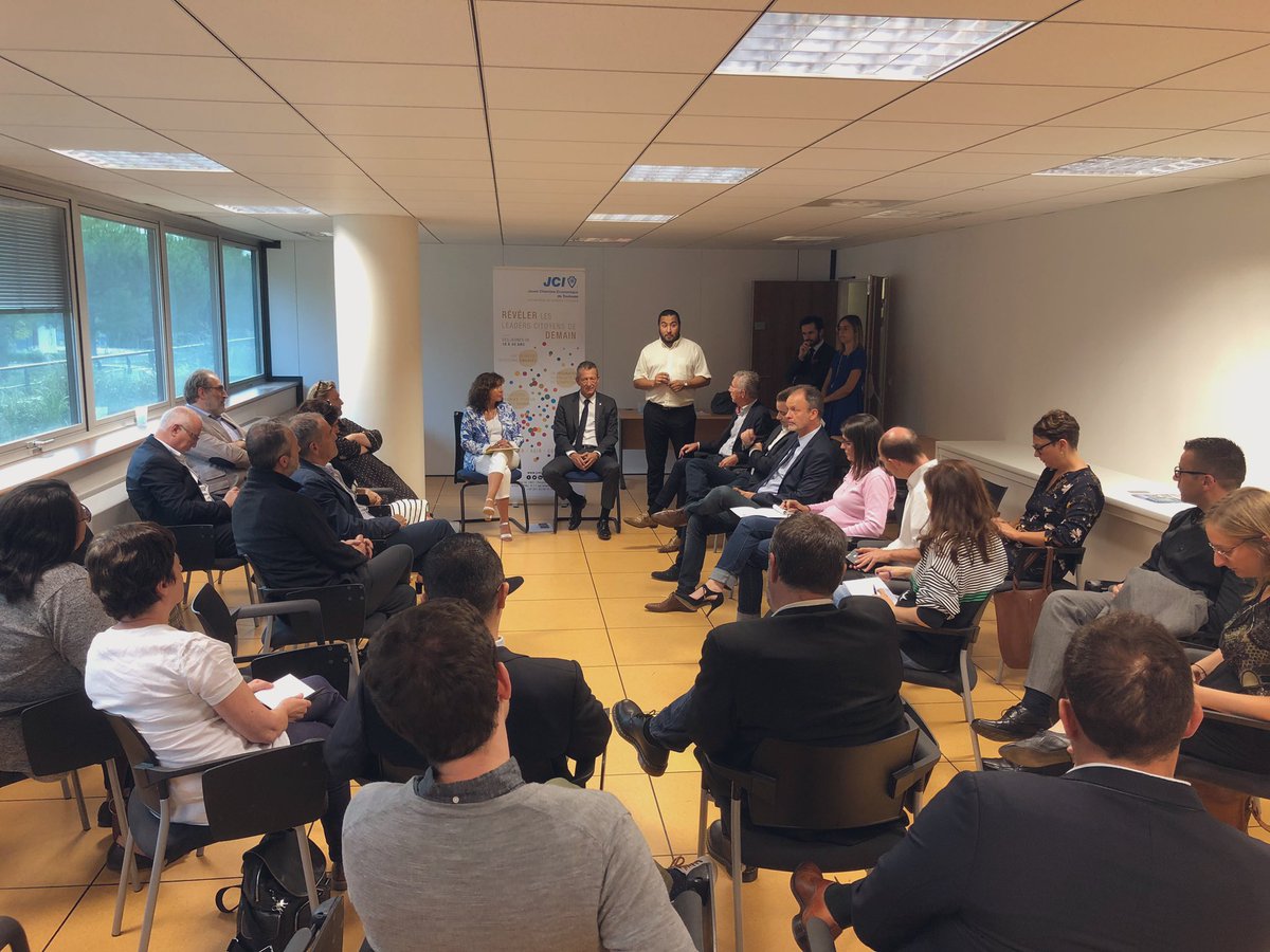 JCEToulouse's tweet image. [ParlemEntreprise] Aujourd’hui nous organisons une conférence sur le thème de l’emploi en présence des députés Corinne Vignon @JeanLucLAGLEIZE au sein de l’école AN21 #emploi #recrutement #formation #toulouse #jcef #jci #leadercitoyen