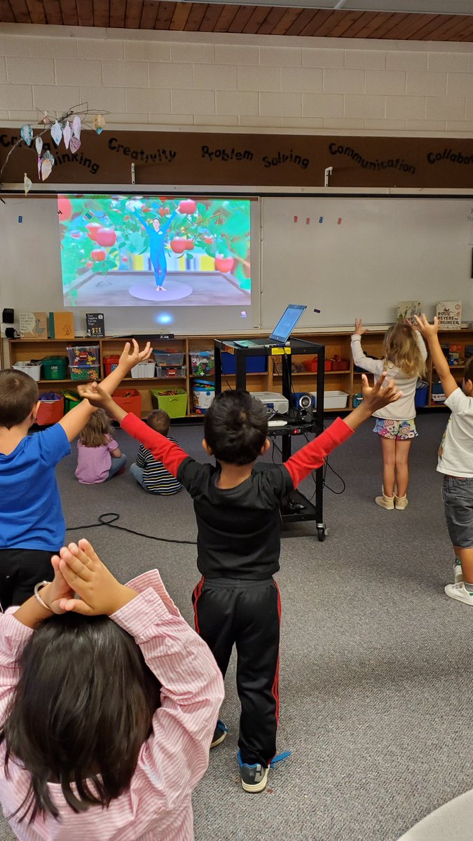 FJewellCormier's tweet photo. FDK exploring movement and construction in the LC. @SharonPublic "My forest has way more than 10 apples!" @FDKSharonPS
 #tenapplesupontop https://t.co/7CA5sNJONs
